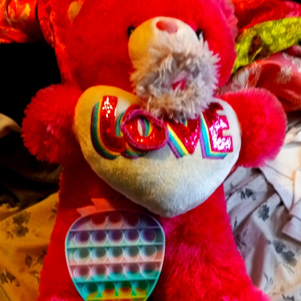 Im sellin teddy bear and popit and breclets